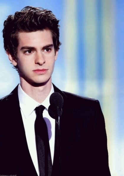 매번 사진 찍힐때마다 키스 사진 있는 커플 (부들주의) | 인스티즈