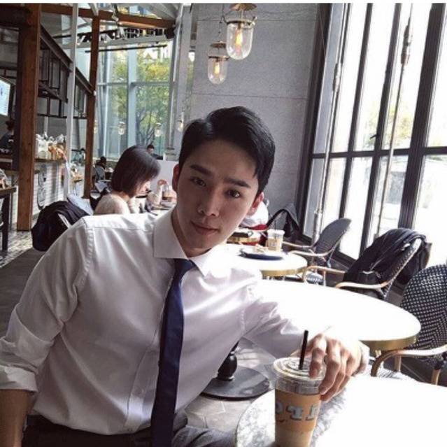 남자앵커 사진에 남자들 반응 (자적자는 사2언스) | 인스티즈