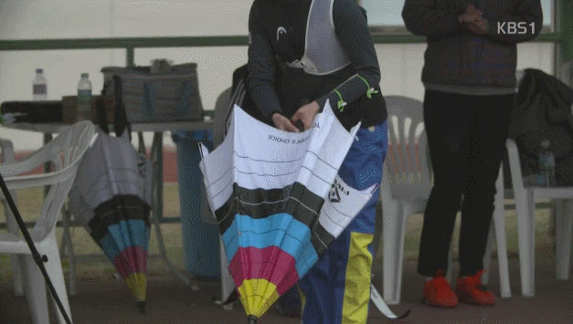 양궁선수들이 쓰고다니는 우산 | 인스티즈