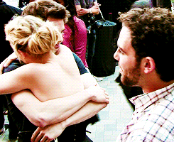 매번 사진 찍힐때마다 키스 사진 있는 커플 (부들주의) | 인스티즈