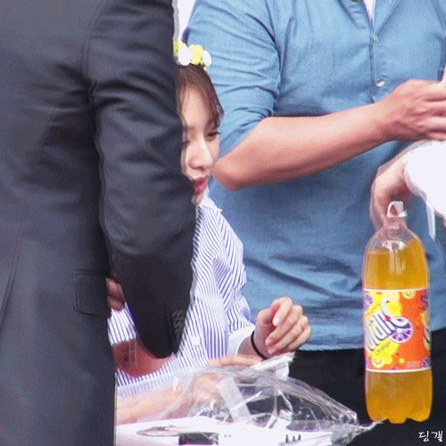 [팬싸인회] 당황한 김지원.gif | 인스티즈