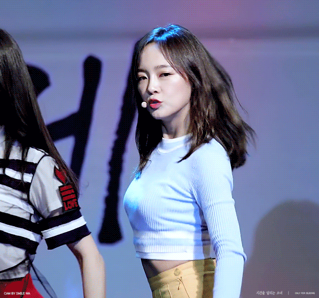 무대에서도 빛발하는 김세정 | 인스티즈