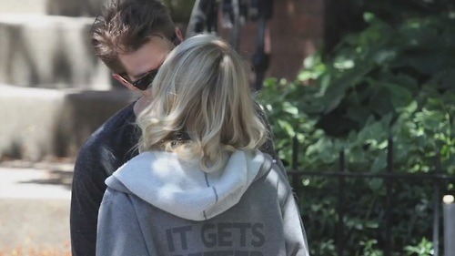 매번 사진 찍힐때마다 키스 사진 있는 커플 (부들주의) | 인스티즈