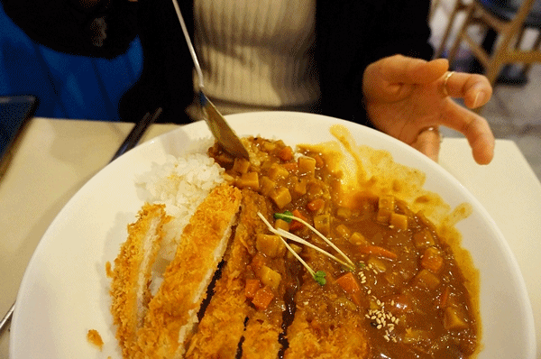 일본 카레 바삭바삭 카레돈가스 움짤 gifjpg | 인스티즈