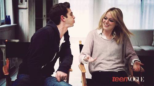 매번 사진 찍힐때마다 키스 사진 있는 커플 (부들주의) | 인스티즈