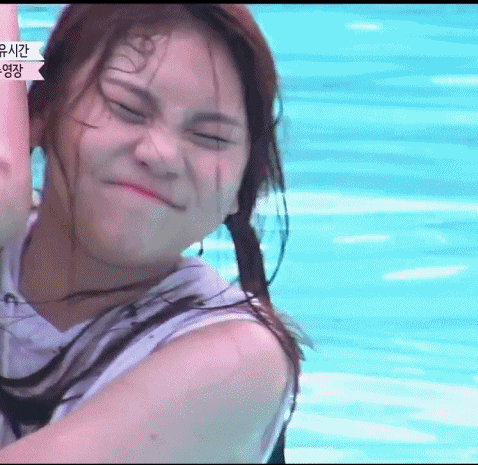 인터넷에 자기 못생겼다고 욕먹는거 아는 여자친구 엄지.jpg | 인스티즈