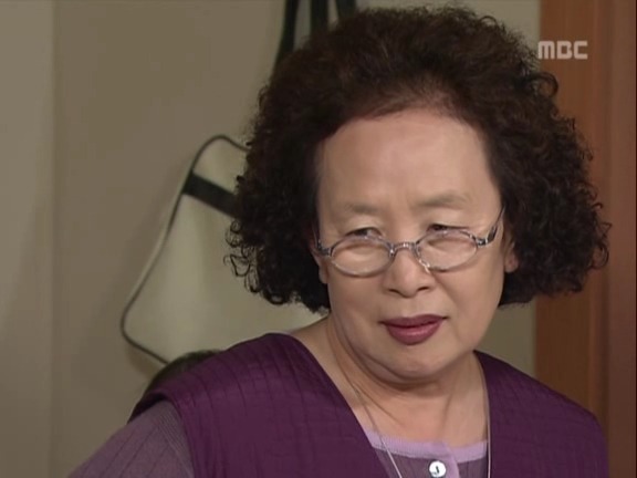 [거침없이하이킥] 가사도우미한테 미안해서 일을 못시키는 문희ㅠㅠ.jpg | 인스티즈