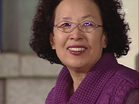 [거침없이하이킥] 가사도우미한테 미안해서 일을 못시키는 문희ㅠㅠ.jpg | 인스티즈