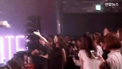 돌발적인행동을 잘한다는 탕웨이ㄷㄷㄷ.jpg | 인스티즈