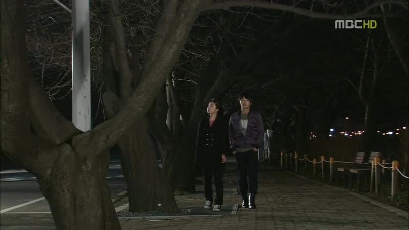 [지붕킥] 캠퍼스 데이트 하는 준혁과 세경 | 인스티즈