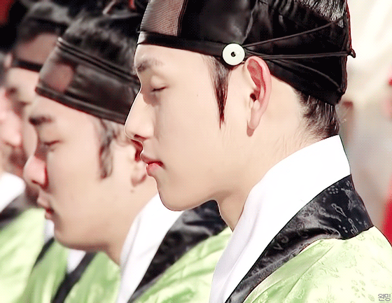 역대급 등장씬으로 반응 폭발했던 작품 속 남배우들ㄷㄷㄷ.gif | 인스티즈