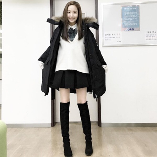 이 포즈로 사진 찍기 어려워 하는 사람 은근 많음 | 인스티즈