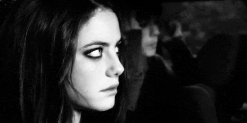 남자보다 여자들의 마음을 흔들었던 여자. 스킨스 '에피' | 인스티즈