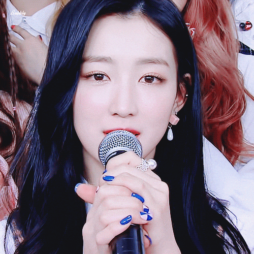 갓세정 보려고 구구단 뮤비 틀었다가 예뻐서 눈에 들어온 애.jpgif | 인스티즈