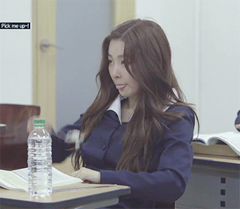 맨날 흘리고 먹는 슬기.gif | 인스티즈