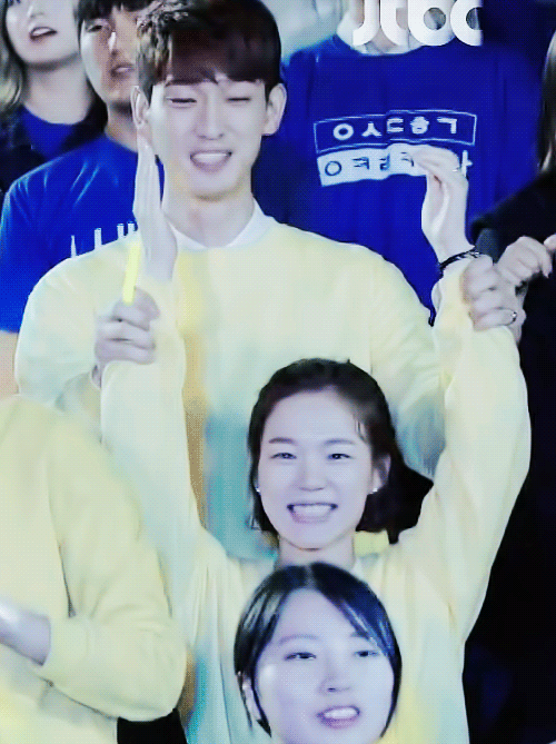 [청춘시대2] 본방보다 더 설레는 조장훈 & 진명재완 키스신 메이킹.jpgif | 인스티즈