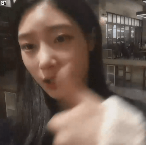 현시각 도서관 놀러온 정채연.gif | 인스티즈