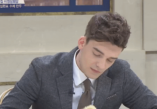 [비정상회담] 설날맞이 왕심린이 직접 만든 만두먹는 멤버들.gif | 인스티즈