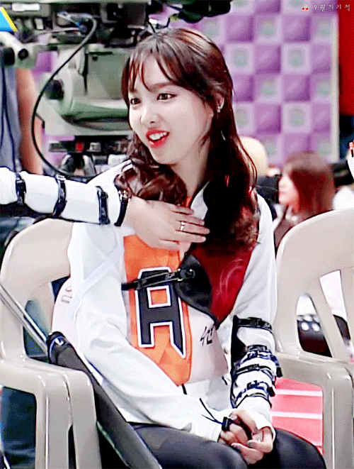 [트와이스] 트와이스 맏내 나연이의 양궁하는 방법 | 인스티즈