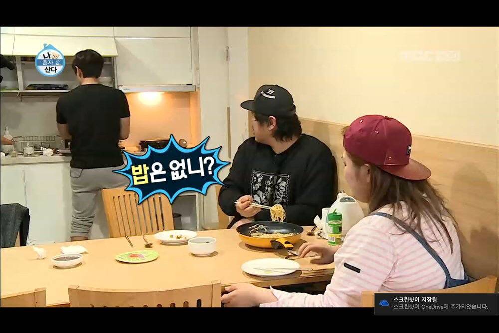 [나혼자산다] 김동완이 파스타에 스테이크 만들어주고 있는데 육중완 반응 | 인스티즈