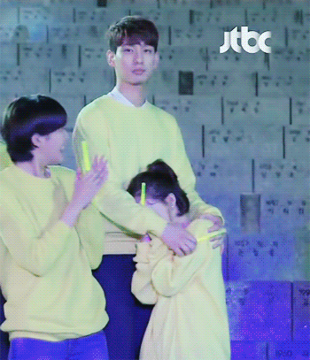 [청춘시대2] 본방보다 더 설레는 조장훈 & 진명재완 키스신 메이킹.jpgif | 인스티즈