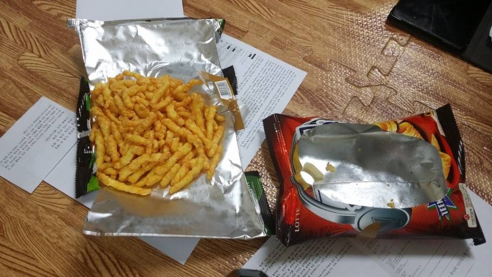 여러분들의 과자 뜯는 방법은? | 인스티즈