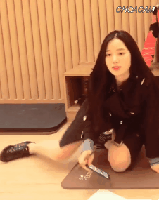 앉아있는 조현.gif | 인스티즈