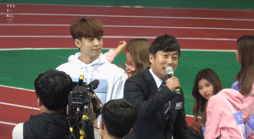 자기 찍덕인줄 알고 카메라 쳐다보는 트와이스 사나.gif | 인스티즈