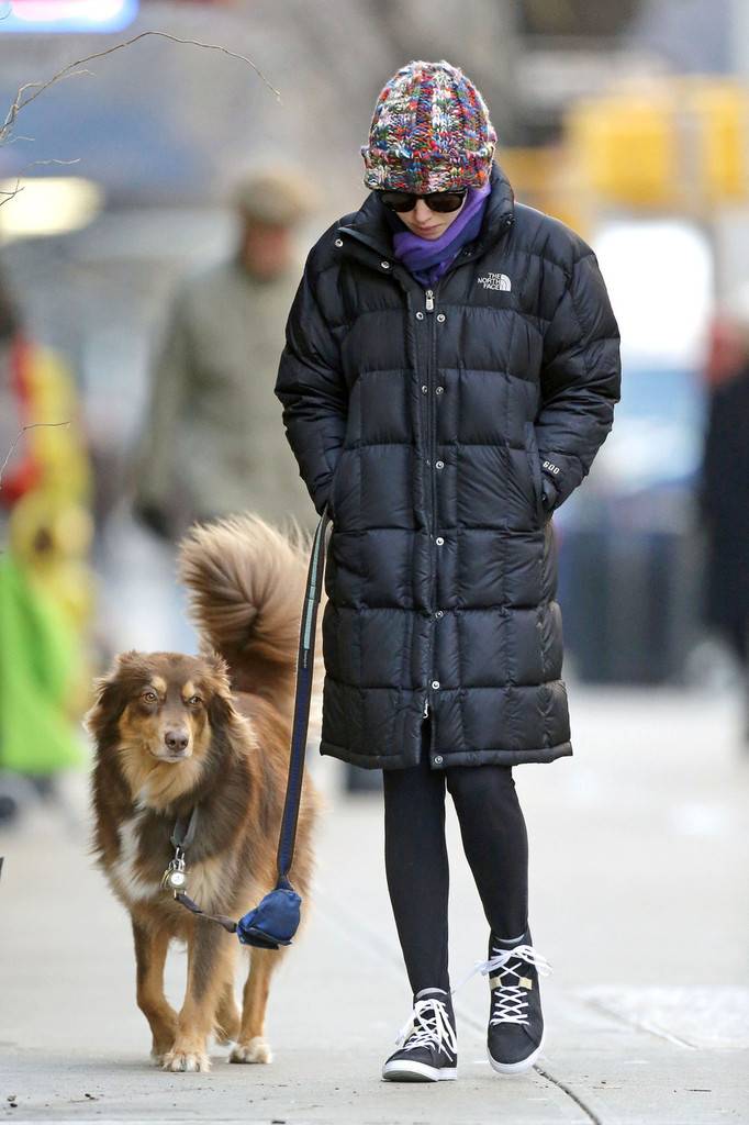 [아만다사이프리드] 아만다 사이프리드의 심플한 사복 스타일.jpg | 인스티즈