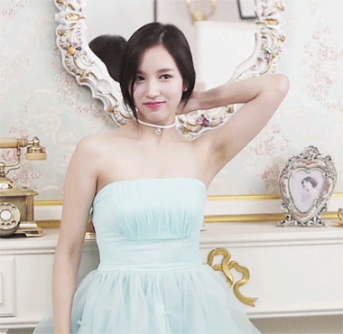 드레스 입은 미나.gif | 인스티즈