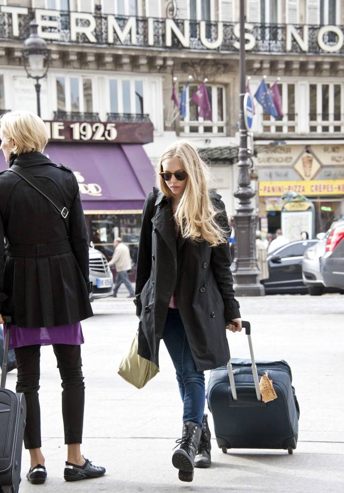 [아만다사이프리드] 아만다 사이프리드의 심플한 사복 스타일.jpg | 인스티즈