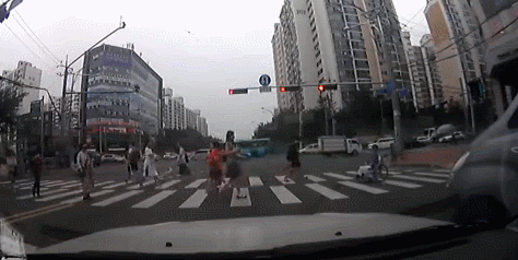 횡단보도의 츤데레 아주머니.gif | 인스티즈