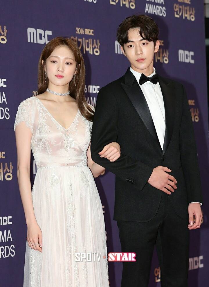 오늘자 mbc 연기대상 레드카펫 이성경 남주혁ㄷㄷㄷ | 인스티즈