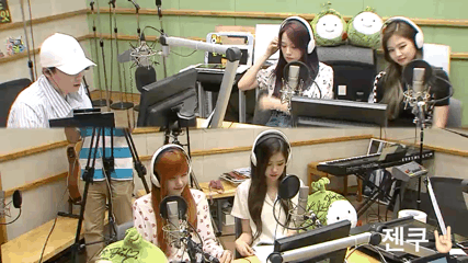 라디오에서 비글미 터지는 블랙핑크.gif | 인스티즈