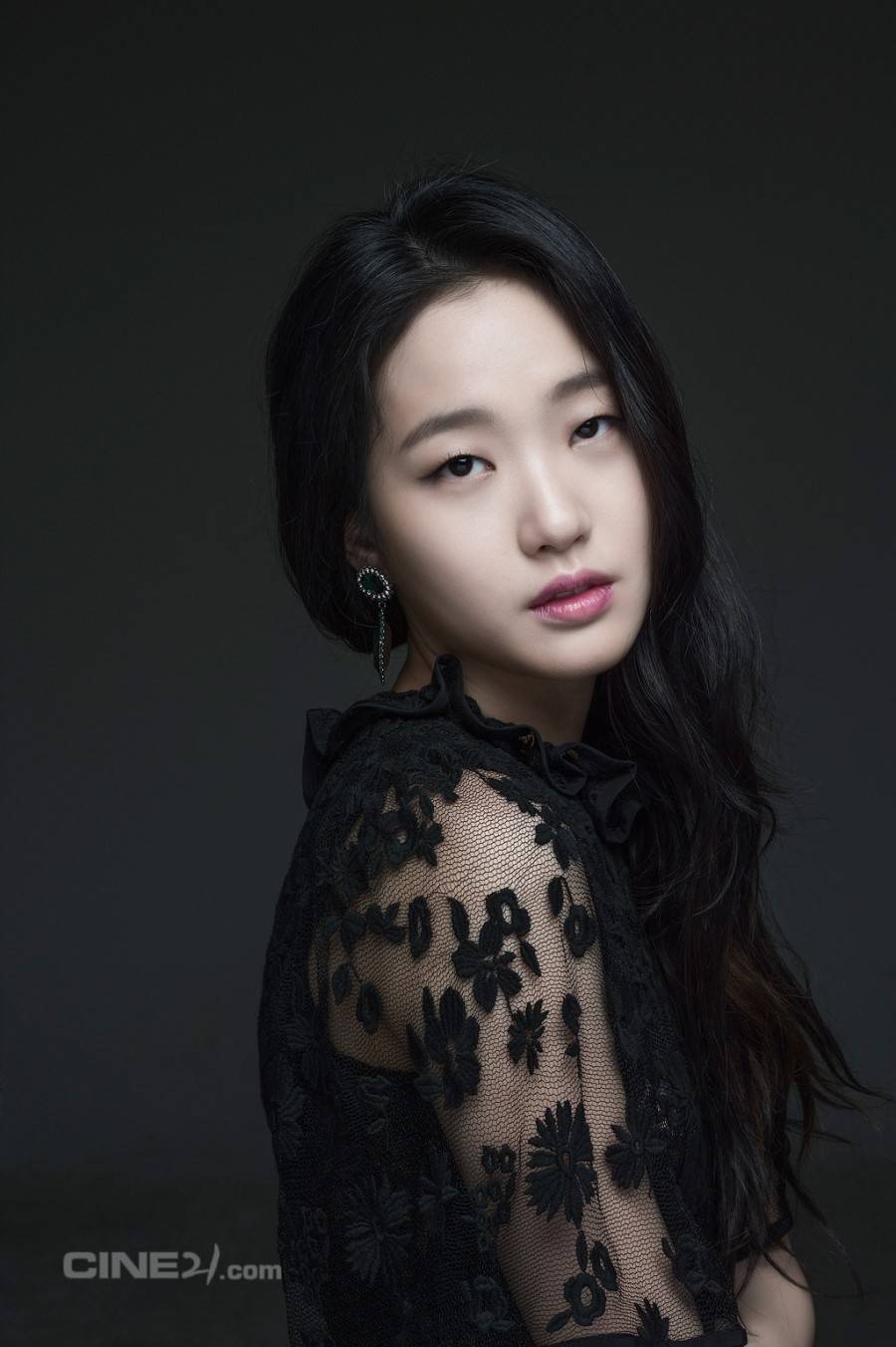 남자들에게 호불호가 갈리는 외모를 가진 배우 두명.jpg | 인스티즈
