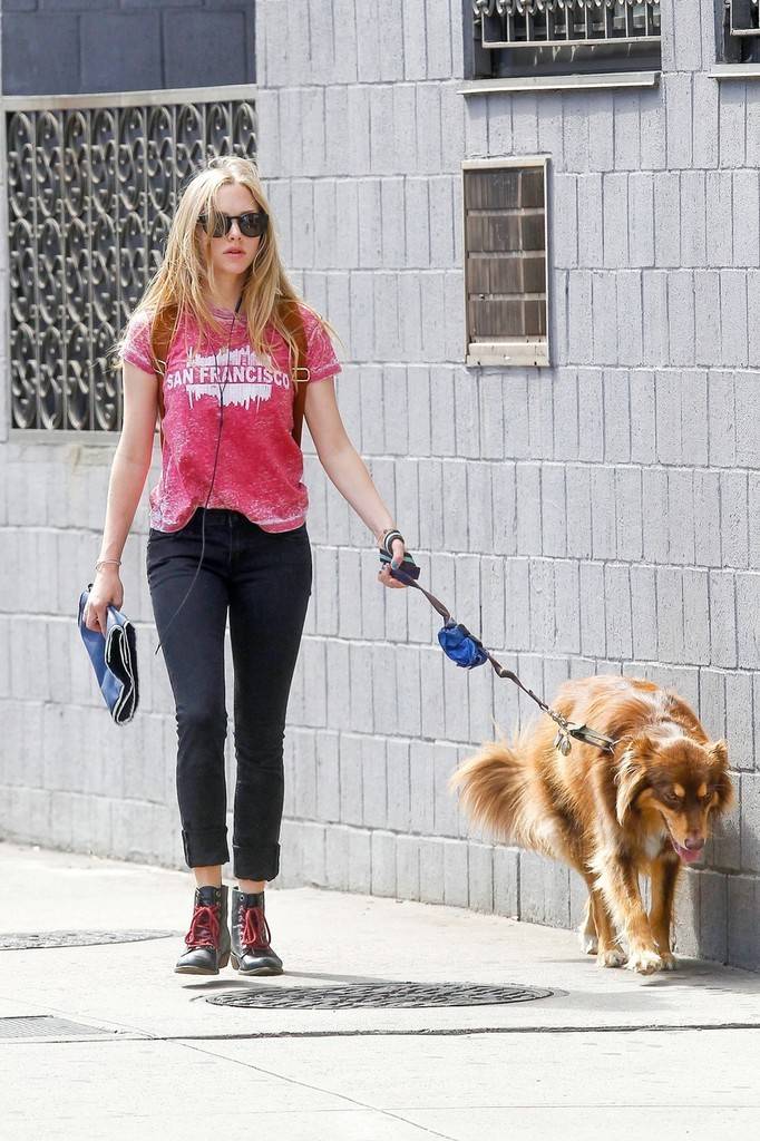 [아만다사이프리드] 아만다 사이프리드의 심플한 사복 스타일.jpg | 인스티즈