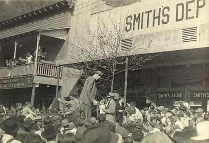 남자중에서 가장 키가 컸던 남자 | 인스티즈