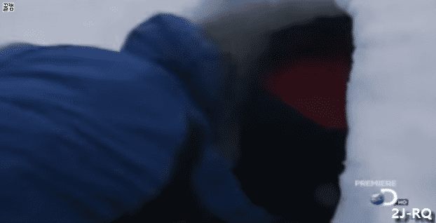 배우 제이크 질렌할에게 드립치는 베어그릴스.gif | 인스티즈