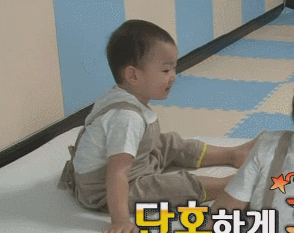 [슈퍼맨이돌아왔다] 볼살이 너무 많아서 출렁거리는 민국이ㅋㅋ.gif | 인스티즈