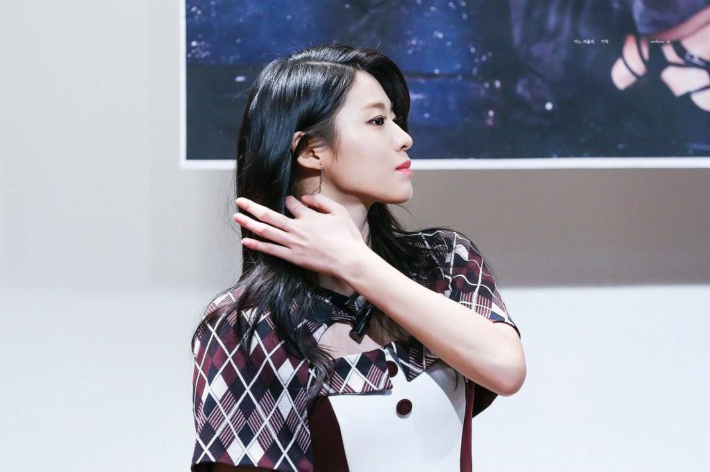 옆모습도 예쁜 설현이.jpgif | 인스티즈