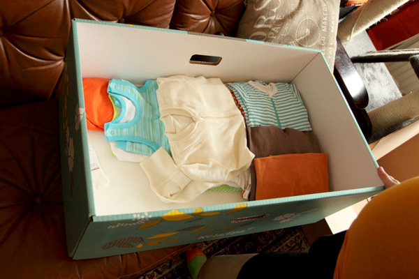 핀란드에서 임신한 여성에게 큰 상자를 보내는 이유.jpg | 인스티즈