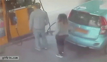 담배달라는 요구를 거부했더니... | 인스티즈