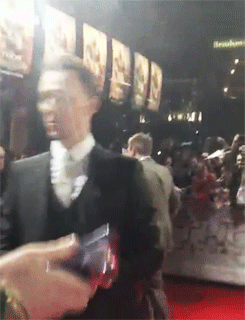 무릎을 꿇는 연예인 | 인스티즈