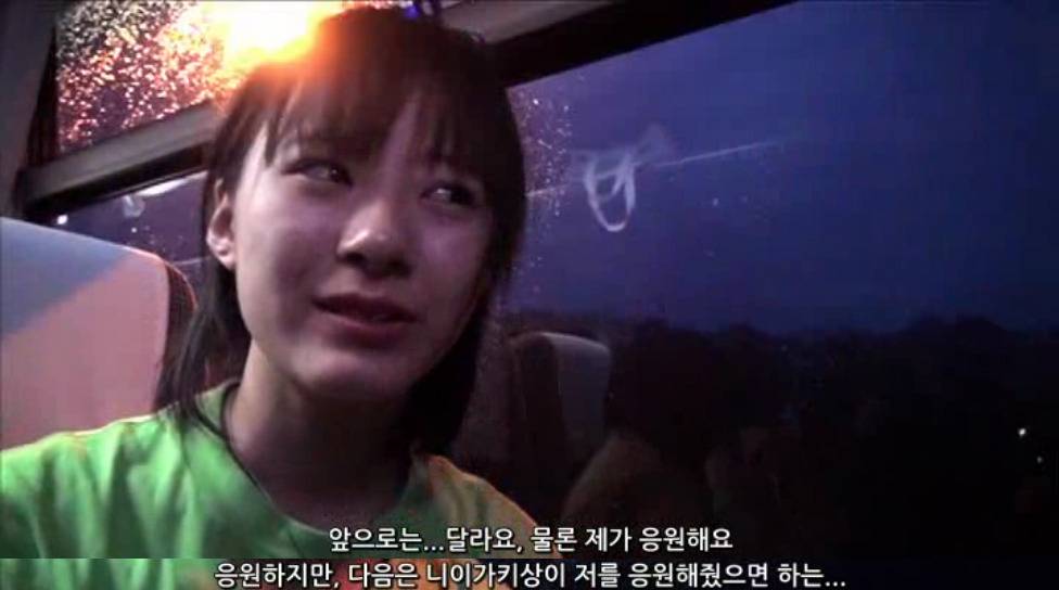 같은 그룹에서 같이 활동하는 멤버를 덕질할 때 일어나는 일.jpg | 인스티즈