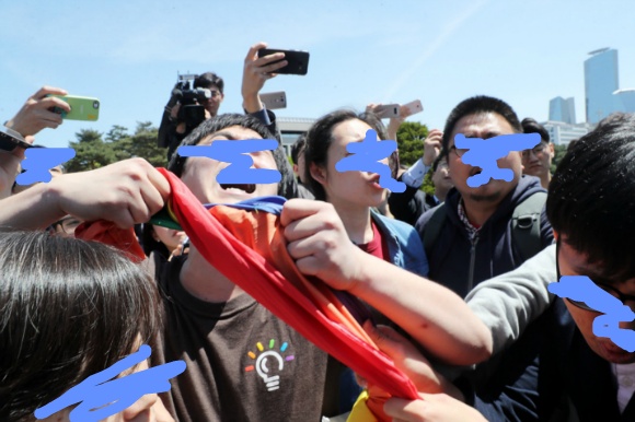 상대가 누구냐에 따라 달라지는 소수자들의 반응 | 인스티즈