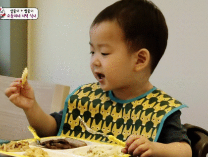 애교주머니를 가지고 태어난 모태귀요미 민국이 모음.gif (데이터주의) | 인스티즈