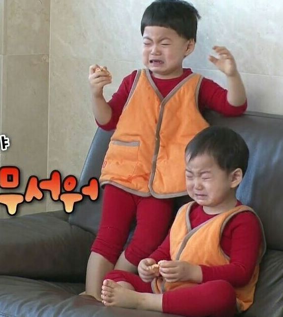 [슈퍼맨이돌아왔다] 민국이와 만세의 성격차이를 보여주는 짤.gif | 인스티즈