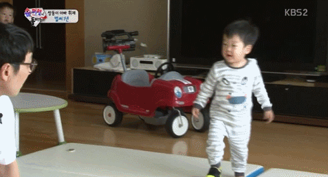 [슈퍼맨이돌아왔다] 아빠 앞에서 몸개그 하는 서준이 ㅋㅋㅋ (근데 서언이는?) | 인스티즈