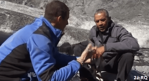 배우 제이크 질렌할에게 드립치는 베어그릴스.gif | 인스티즈