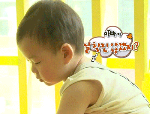 [슈퍼맨이돌아왔다] 볼살이 너무 많아서 출렁거리는 민국이ㅋㅋ.gif | 인스티즈